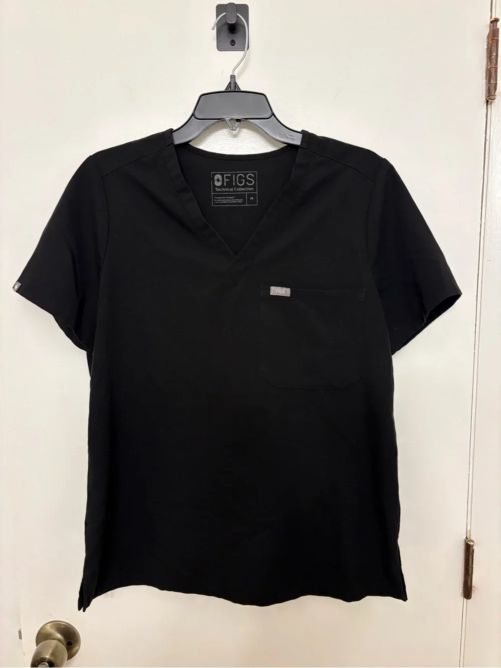 FIGS Catarina One-Pocket Scrub Top Black Women’s Size Medium